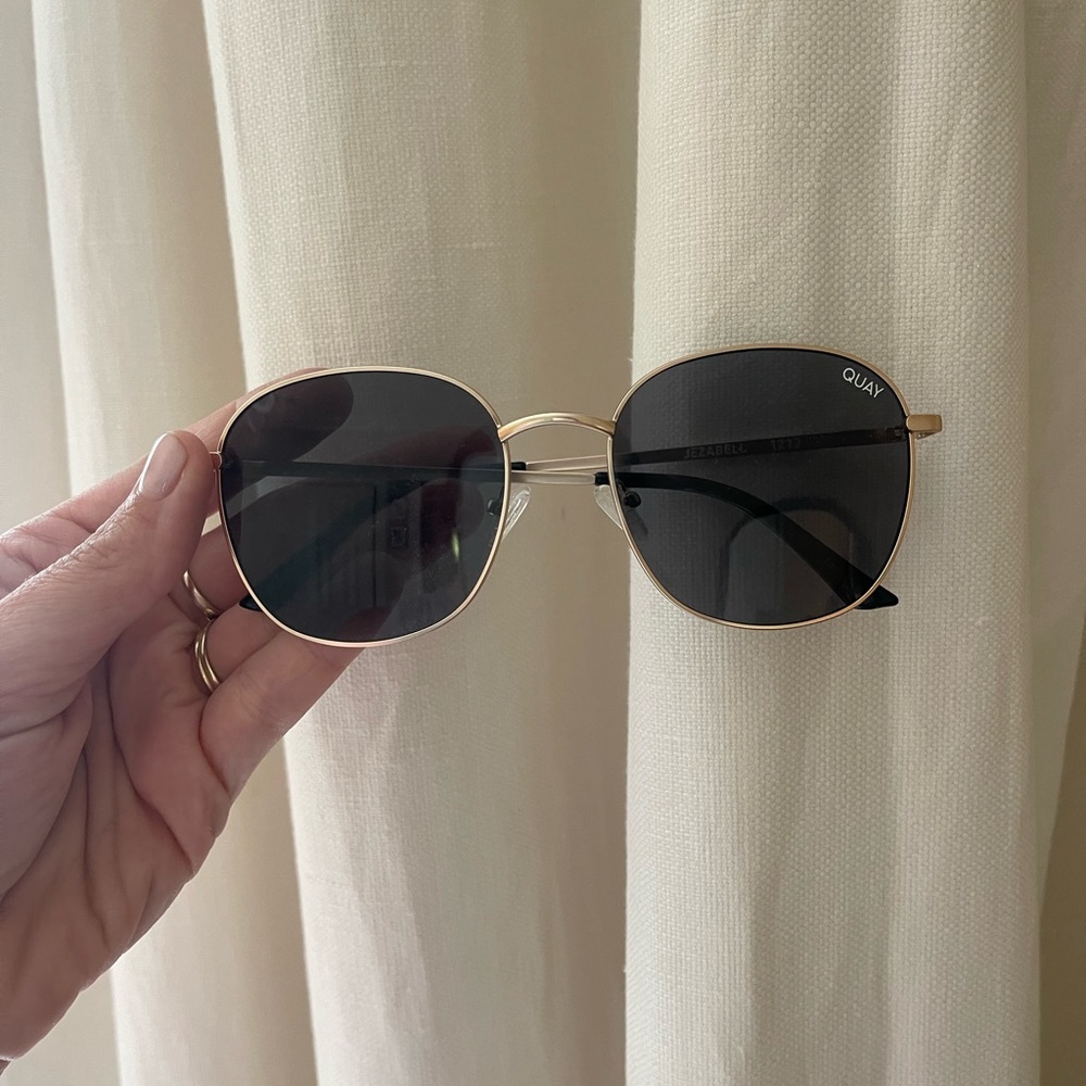 Quay JEZABELL sunglasses